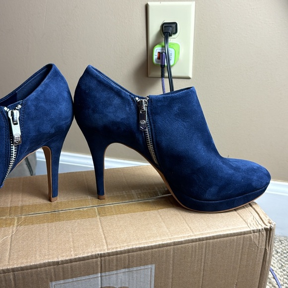 • Vince Camuto • Elvin Platform Bootie Ankle Boot • Inkwell • Size 9 • 😍 - Picture 10 of 17